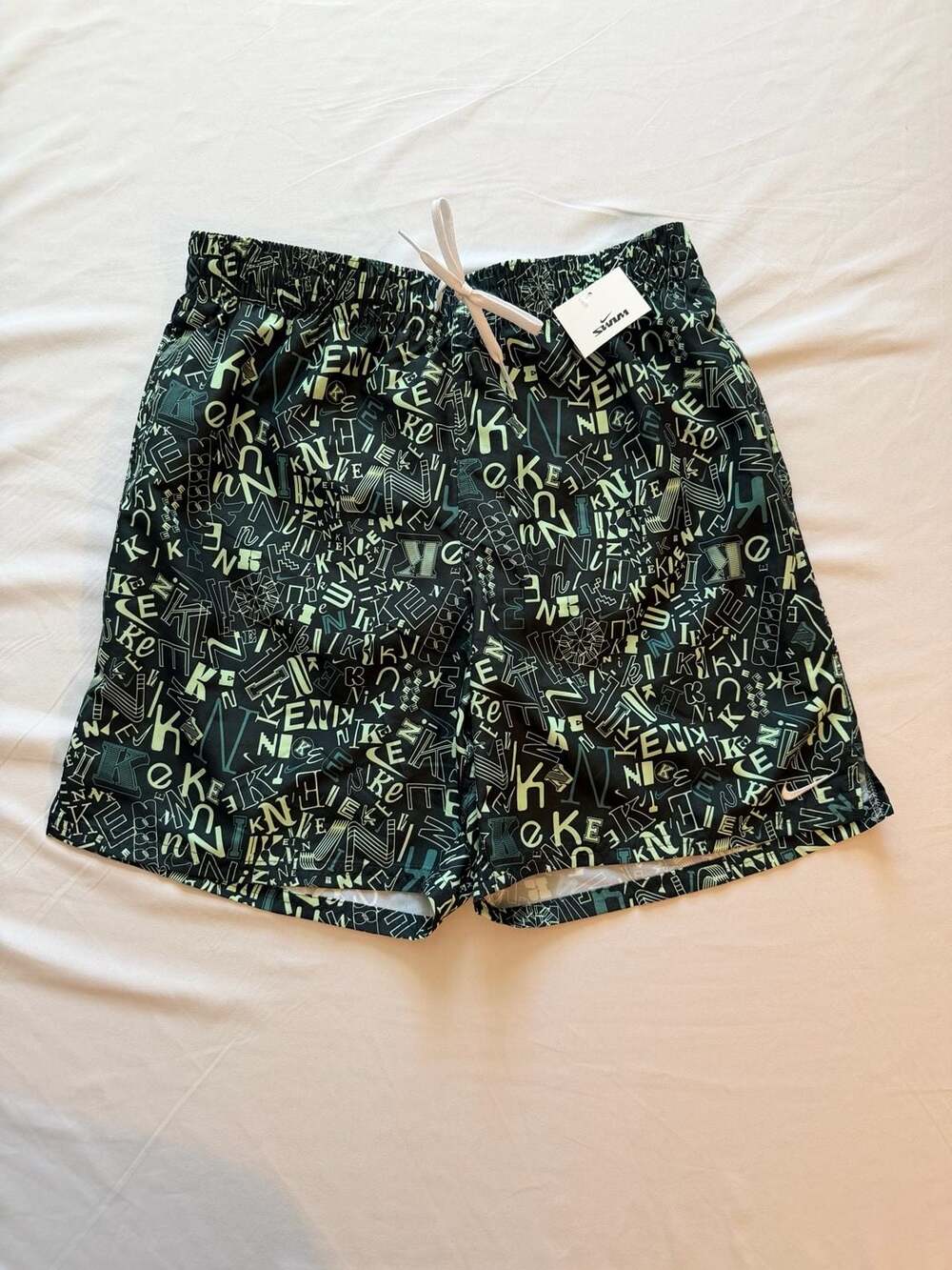 NWT NIKE Men's 11 in. Printed Volley Swim Shorts Size Medium